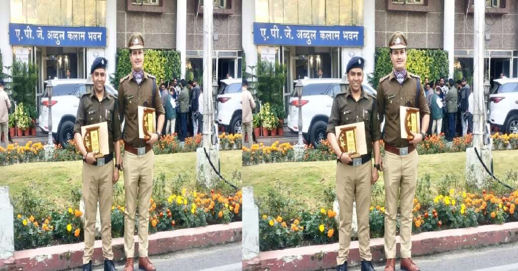 Anand Ballabh Kashmira and constable Vinod Kunwar